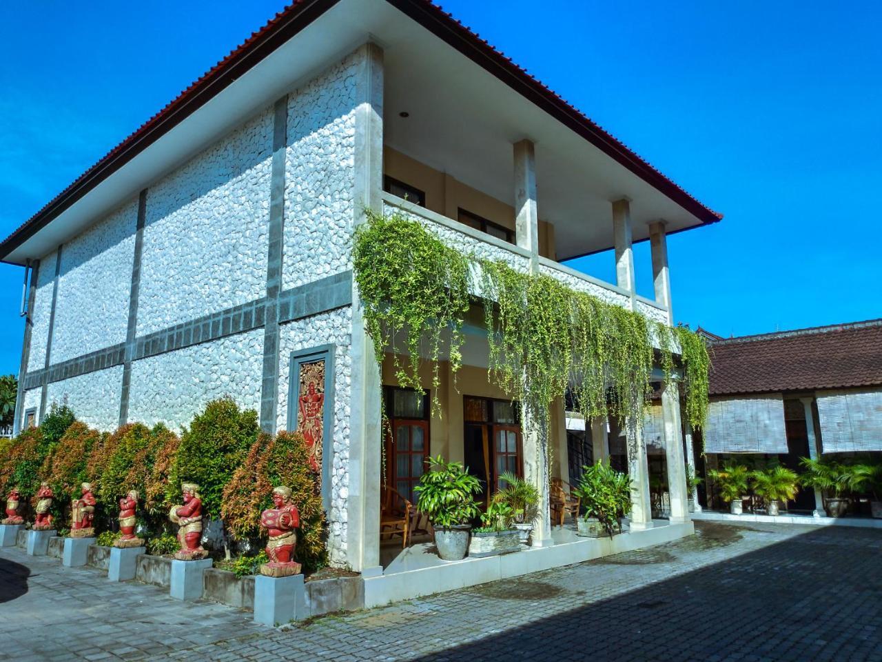Catur Adi Putra Hotel Denpasar  Exterior photo